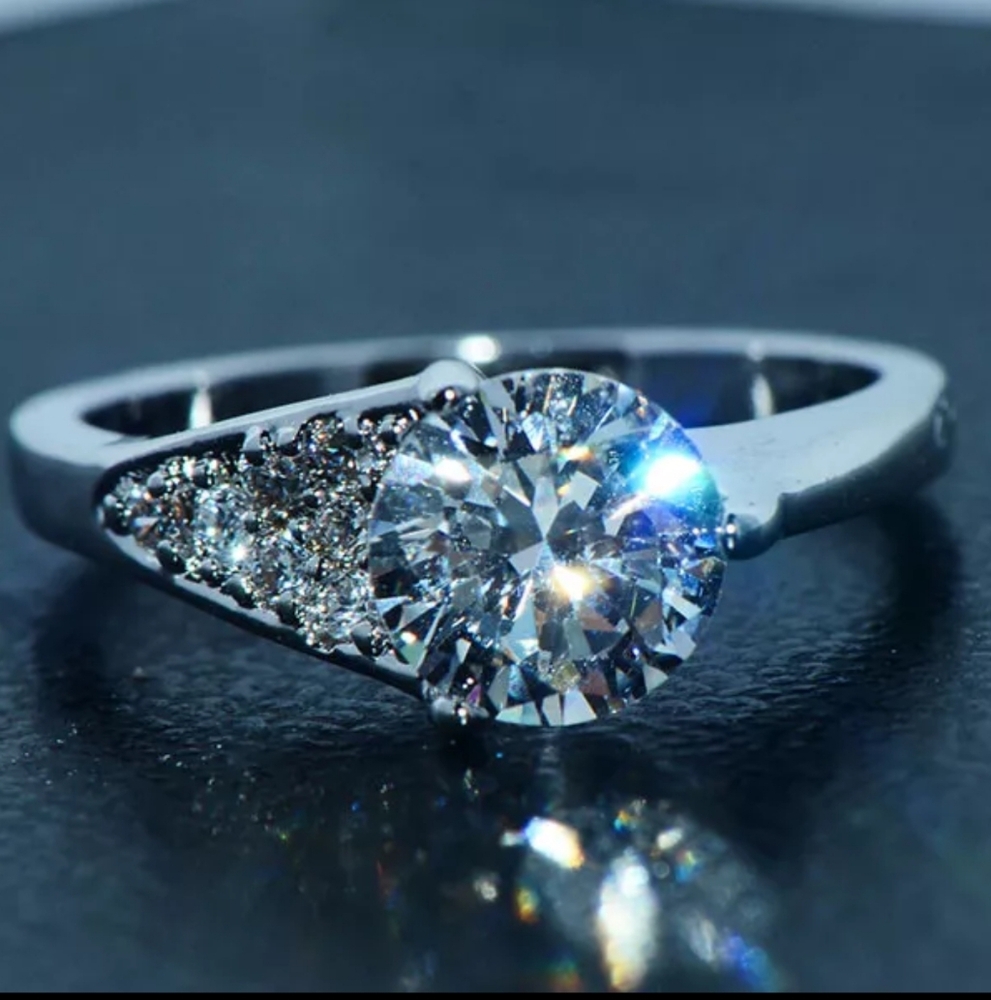 Elegant 925 Silver CZ Ring sz 6